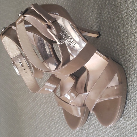 Michael Kors size 6 tan leather heels - Picture 3 of 7